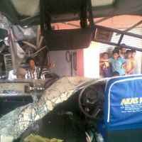 Bus Akas Terjang Rumah di Pasuruan