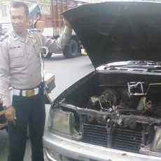 Selang Bensin Bocor, Mobil Kijang Terbakar