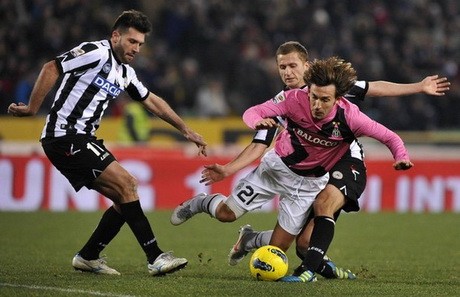 Duel Hitam-Putih di Turin