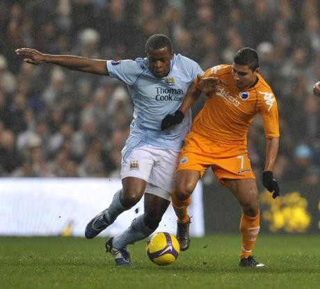 Onuoha Reuni dengan Hughes di QPR