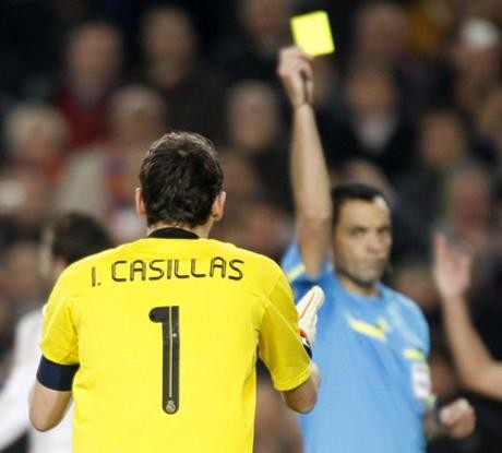 Casillas: Berpestalah dengan Barca, Wasit
