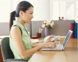 Tips Manfaatkan Waktu Kerja untuk Persiapan Menikah