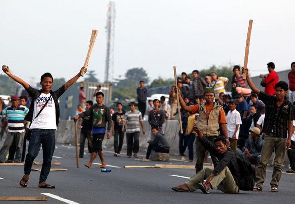 Demo Buruh Dihadang Warga