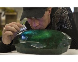 Dilelang! Batu Permata Sebesar Semangka Bernilai Rp 10 M