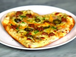 Heart-Shaped Pizza, Pizza Spesial Valentine