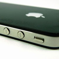 Menelaah Cicilan Harga iPhone 4S Si Merah & Si Biru