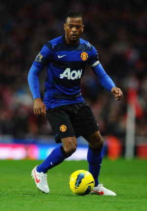 Fergie Akan Mainkan Evra Sejak Awal