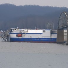 Jembatan di AS Terbelah Ditabrak Kapal Kargo Raksasa