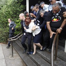 Sepatu PM Australia yang Copot Akhirnya Dikembalikan