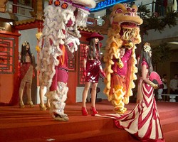  Ivan Gunawan Rilis Busana ala Pejuang Wanita China