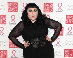 Penyanyi Beth Ditto Jadi Ikon Terbaru MAC 