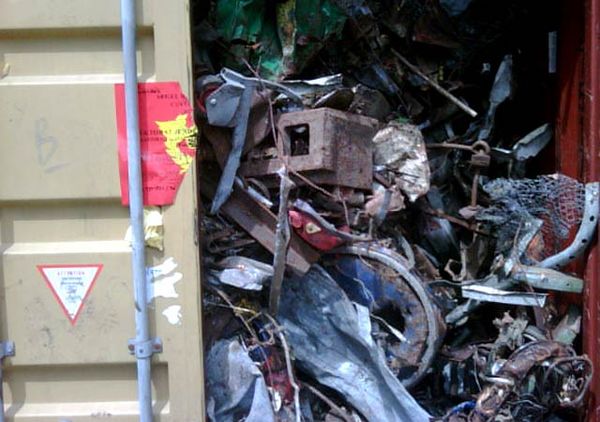 113 Kontainer Isi Besi Beracun Masuk Indonesia