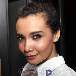 Pakai Rok Pendek, Zaskia Sungkar Dikomplain Suami