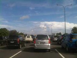 18 Kendaraan Kecelakaan di Tol Jagorawi, Lalin Macet