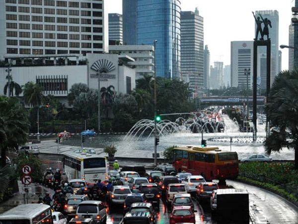 Genangan Bikin Macet
