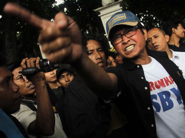 Pong Harjatmo Ribut Dengan Mahasiswa