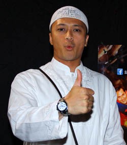  Pernikahan Ferry Maryadi & Deswita Diresmikan April