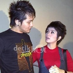 Dikabarkan Bunuh Diri, Yulia Rachman Tak Akur Sama Suami?