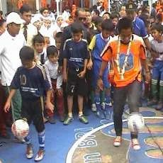 Andik Vermansyah Jadi Rebutan Siswa SD Muhammadiyah 4