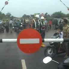 Tagih Pekerjaan, Warga Tuban Blokir Pintu Masuk Pabrik Semen Holcim