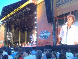 Jakarta Jadi Konser Pertama Legenda Hidup Rod Stewart di 2012