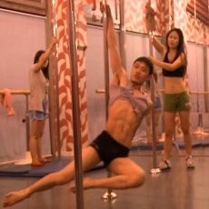 Wah! Polisi China Beralih Profesi Jadi Penari