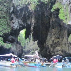 Hanyut dalam Pesona Hijau Green Canyon