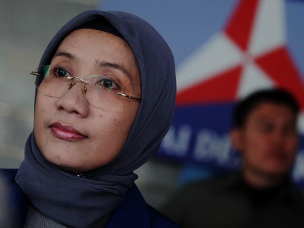 Andi Nurpati, Tahan Banting di Awal Karir