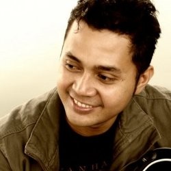 Stop Jadi Anak Band, Lambang Coba Solo Karier