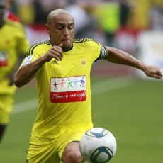 Roberto Carlos Pensiun di Akhir Tahun
