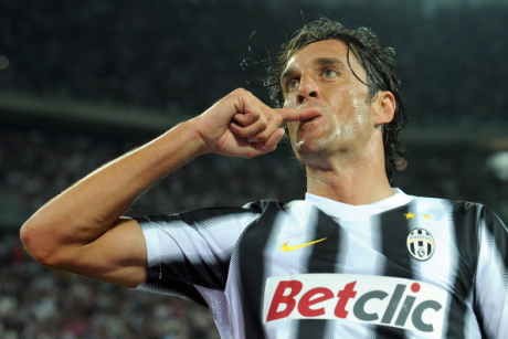 Luca Toni Lanjutkan Karier di Dubai