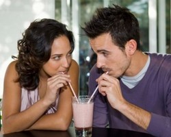 4 Trik Menarik Hati Pria Idaman Lewat Kontak Mata 