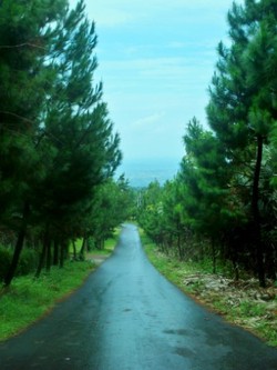 Pura Cantik di Kaki Gunung Salak, Bogor