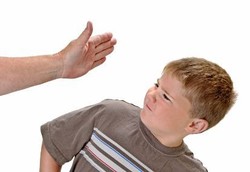 Hukuman Memukul Anak Sangat Tidak Dibenarkan