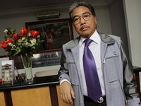 Hotma, Membela Pencuri Piring Sampai Koruptor