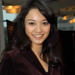 Model Dion Wiyoko dan Agni Pratistha Berjaya di Korea