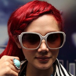 Mulan Jameela Antarkan Almarhum Ayah Ahmad Dhani