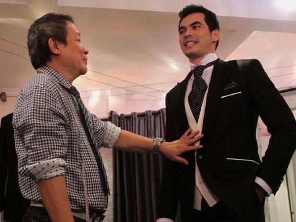 Atalarik Syah Fitting Jas Pengantin Atalarik Syah Fitting Jas Pengantin