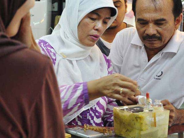 Harga Emas Terus Meroket