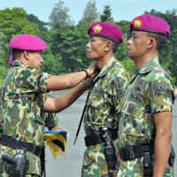 Komandan Resimen Bantuan Tempur-1 Marinir Berganti