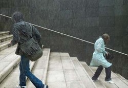 Kenapa Kehujanan Bisa Bikin Orang Sakit?