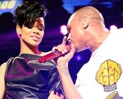 Rihanna & Chris Brown Reuni di Grammy Awards 2012
