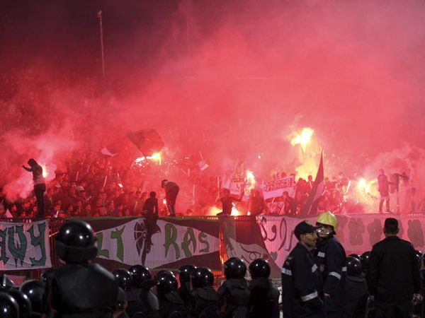 Suporter Sepakbola Bentrok, 73 Orang Tewas