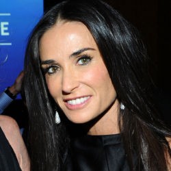 Keracunan, Demi Moore Nyaris Meninggal?
