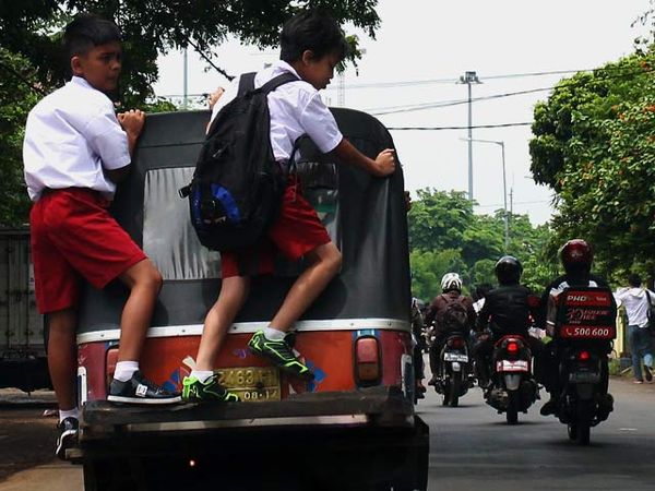 Hemat Ongkos ala Siswa SD