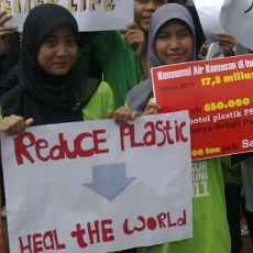 Ratusan Pecinta Lingkungan Ajak Diet Air Kemasan