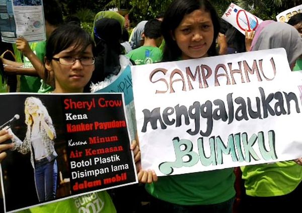 Pecinta Lingkungan Ajak Diet Air Kemasan