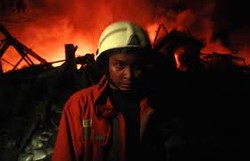 Api Berkobar di Jl Joe Lenteng Agung, 11 Damkar Meluncur