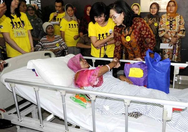 Penderita Kanker Terima Makanan Sehat