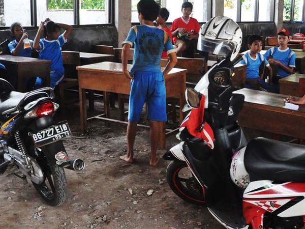 Pembangunan Mangkrak, Siswa Jadi Korban